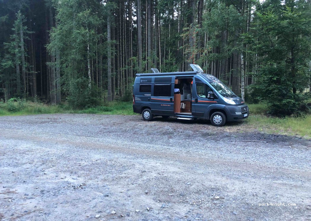 (592 03) Kadov - Unnamed Road — foto 2