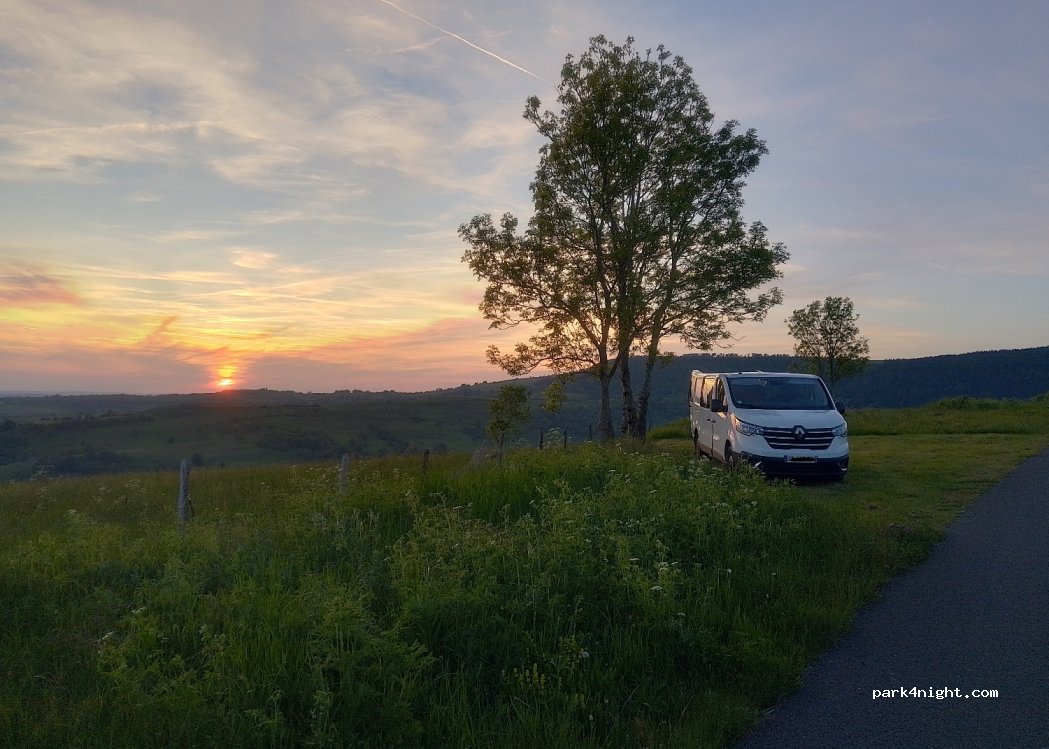 (12470) Prades-d'Aubrac - D122 — foto 3