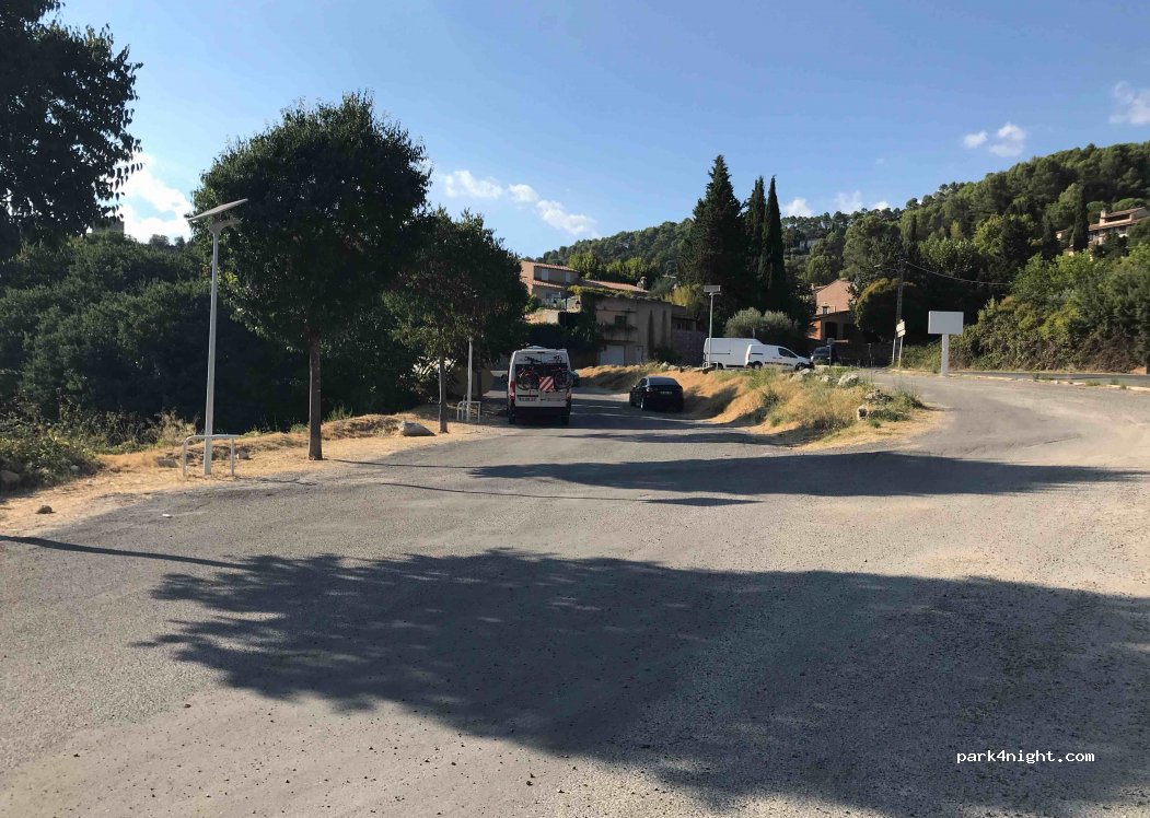 (83570) Cotignac - 992 L'Aire des Fourches — foto