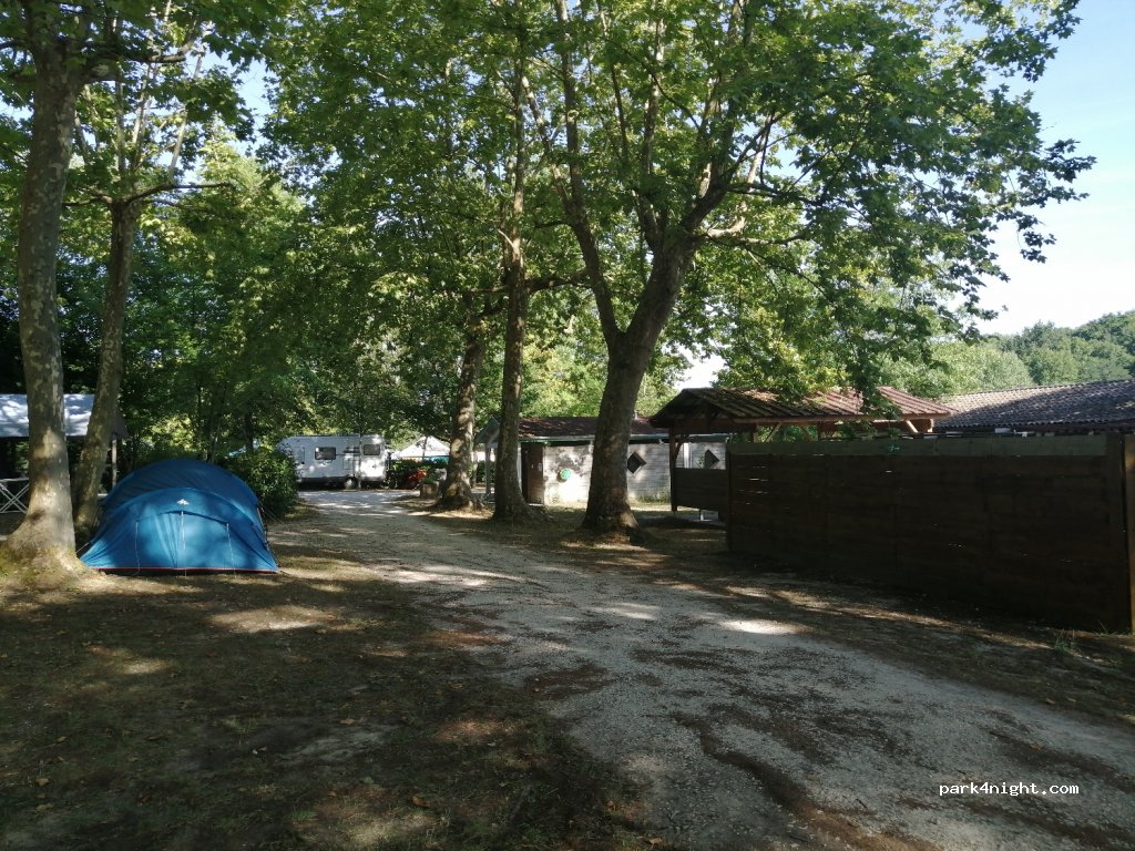 Camping Naturiste du Lac de Lislebonn — foto