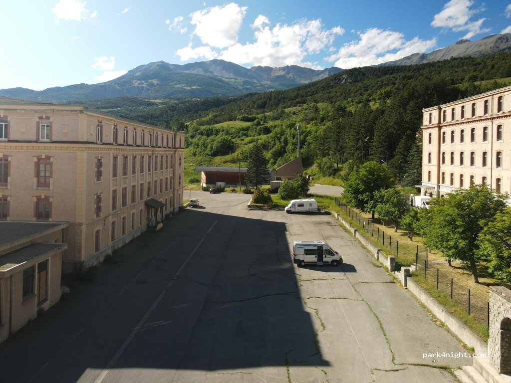 (04400) Barcelonnette - 5 Avenue René Chabre — foto 2