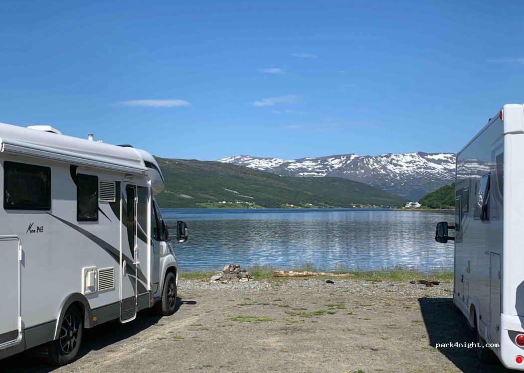 Bobilparkering i Burfjord — foto 3