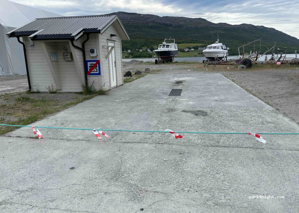 Bobilparkering i Burfjord — foto 4