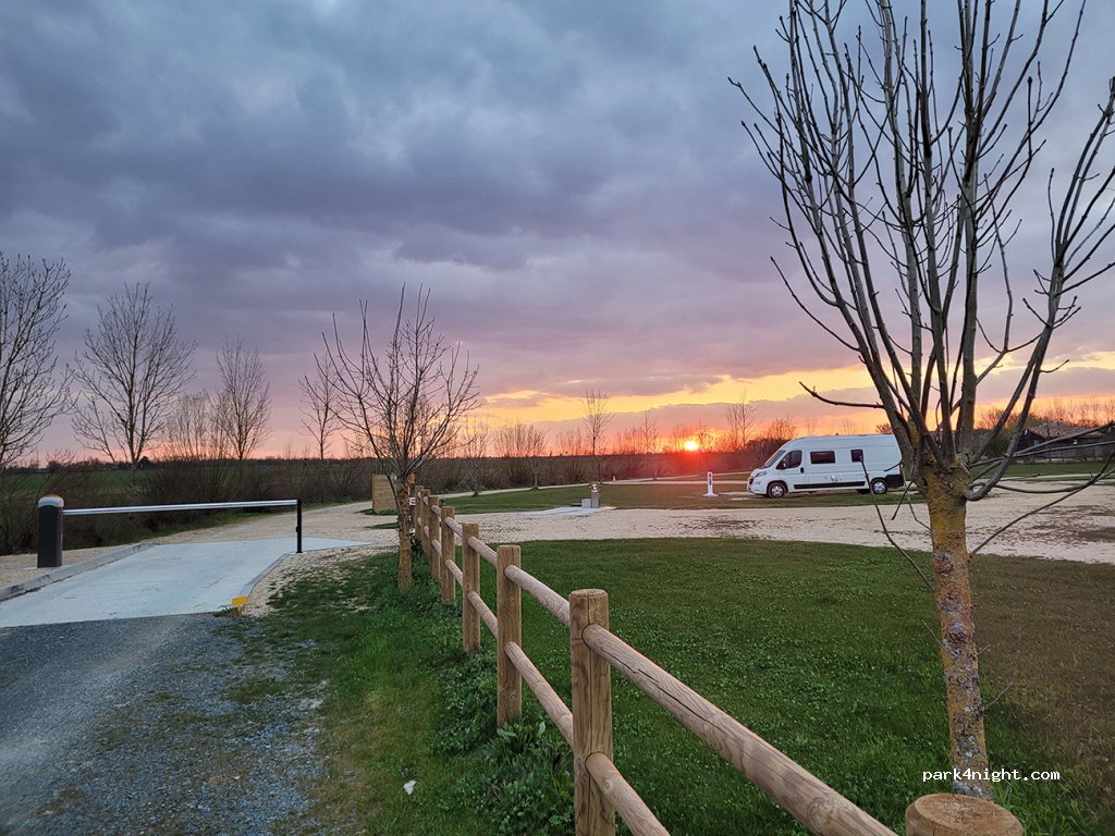 Aire de camping-cars Chaillé-les-Marais — foto 4