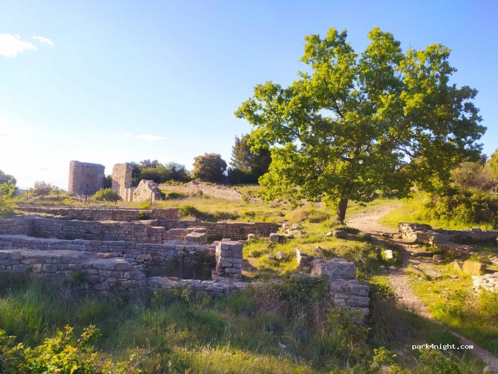 (30290) Laudun-l'Ardoise - 636 Chemin du Camp de César — foto