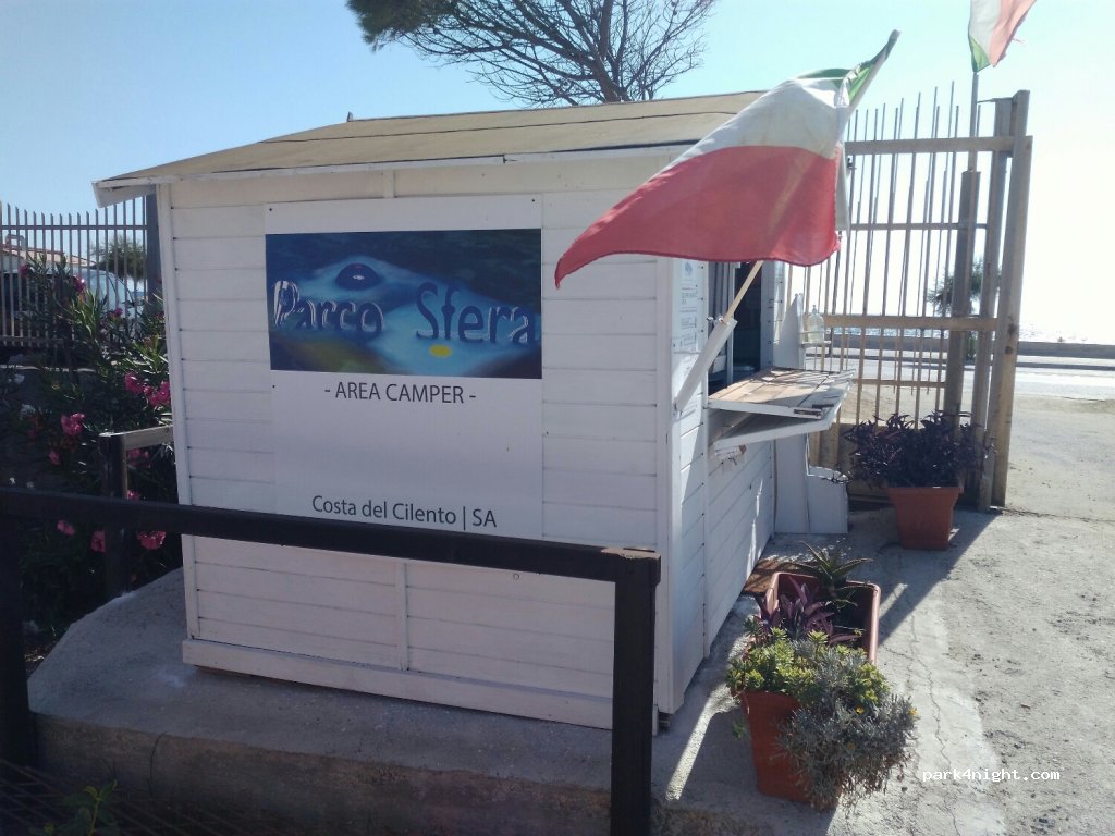 Area Sosta Camper Parco Sfera — foto