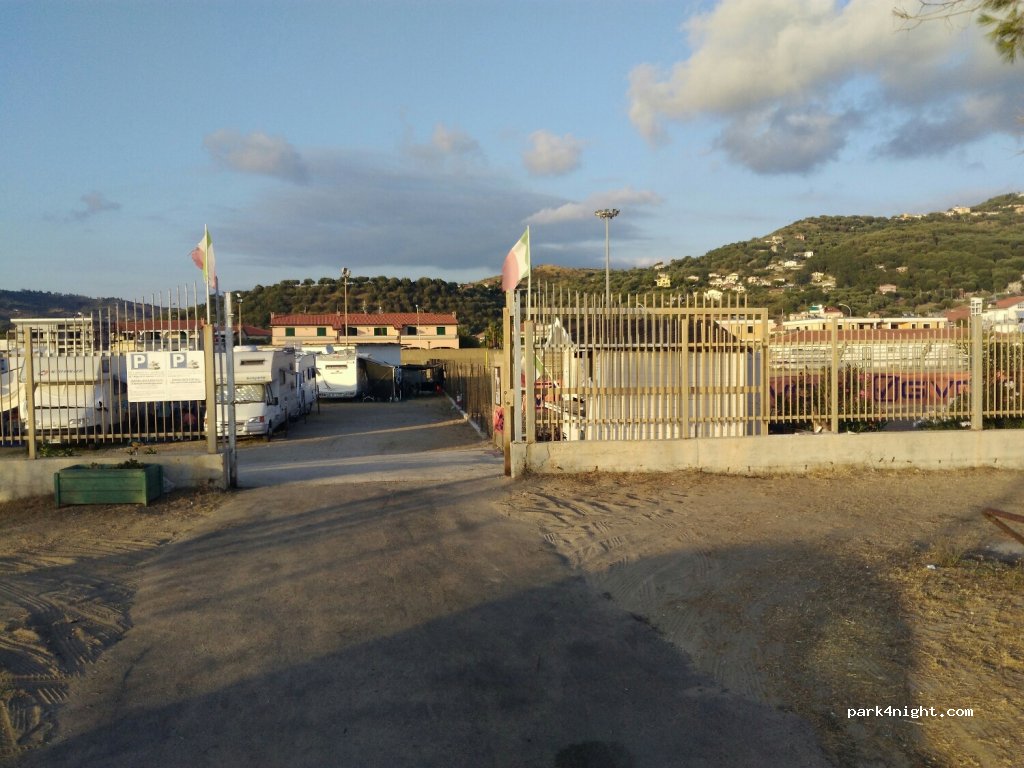 Area Sosta Camper Parco Sfera — foto 2