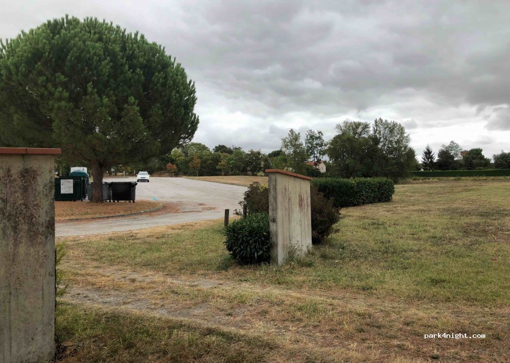 (31570) Bourg-Saint-Bernard - 16 Allée du Stade — foto 2