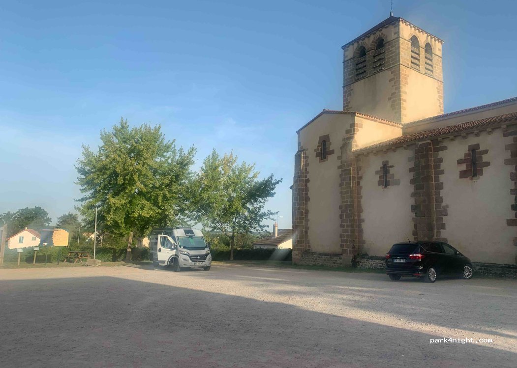 (03210) Chemilly - 8 Place Saint-Denis — foto 4