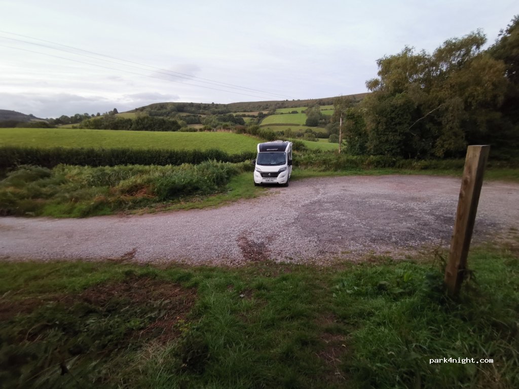 (NP7 7LH)  - Unnamed Road — foto