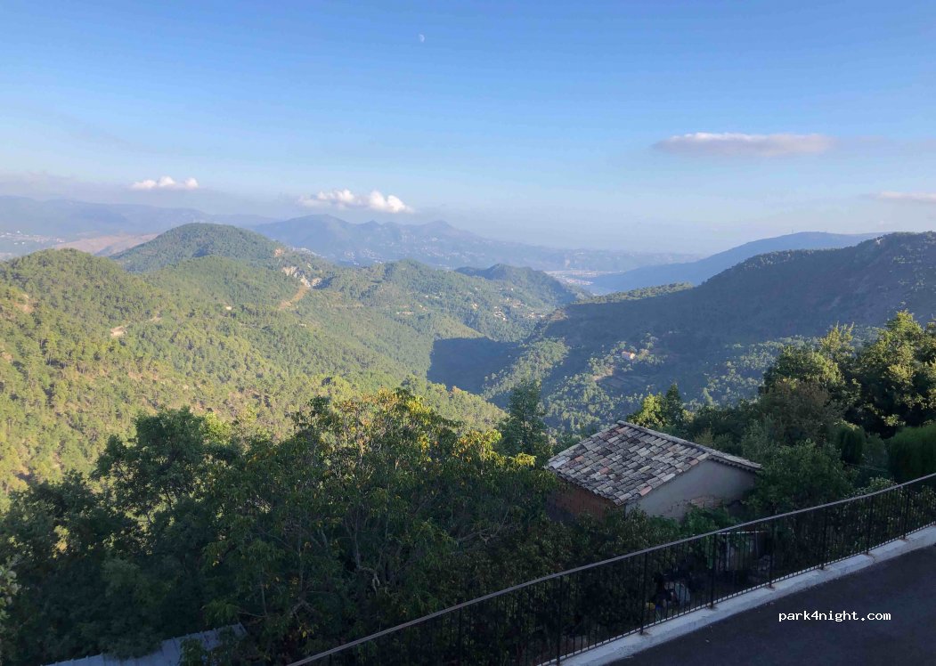 (06830) Tourette-du-Château - 6 Place de l'Orme — foto 2