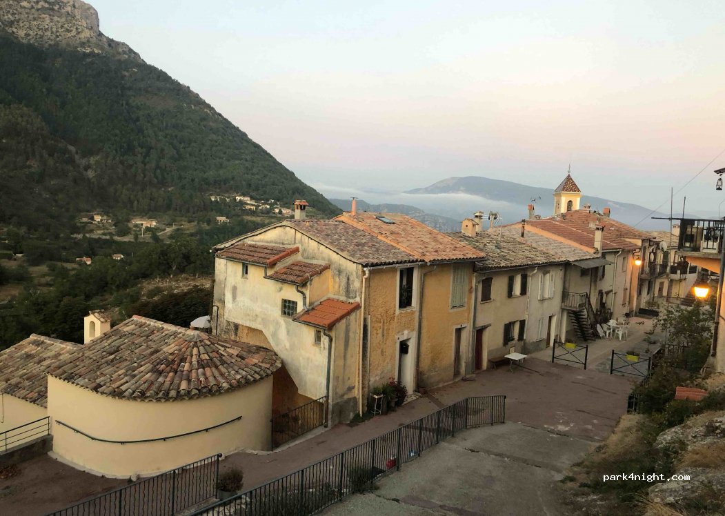 (06830) Tourette-du-Château - 6 Place de l'Orme — foto 4