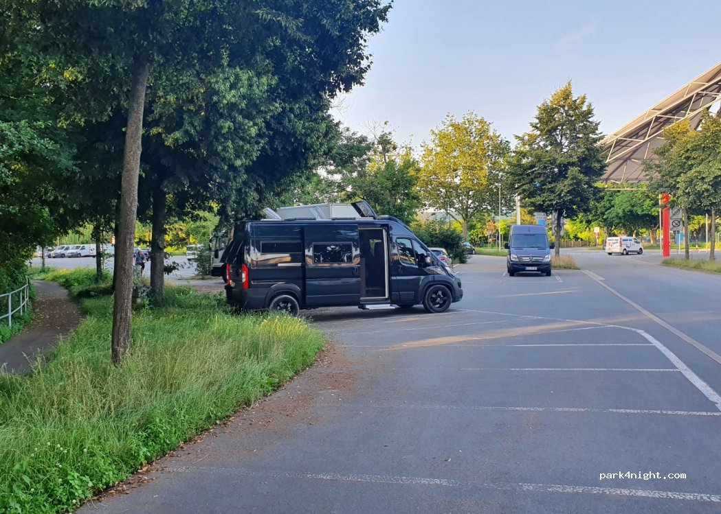 Parkplatz Volksfestplatz — foto