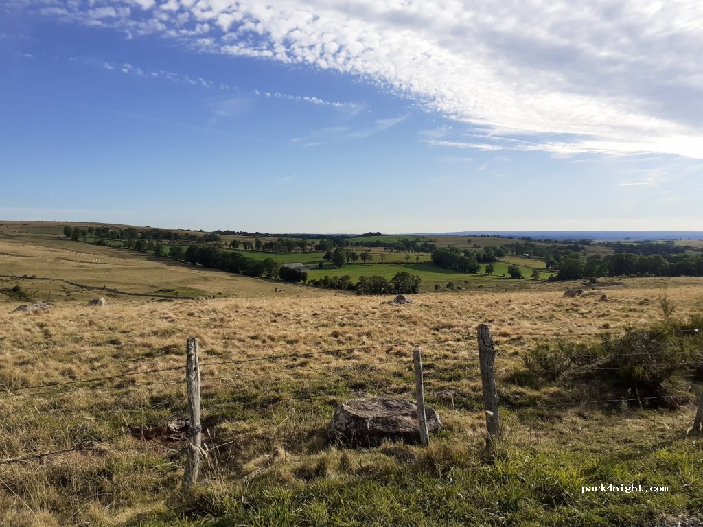 (15140) Saint-Bonnet-de-Salers - Unnamed Road — foto 2