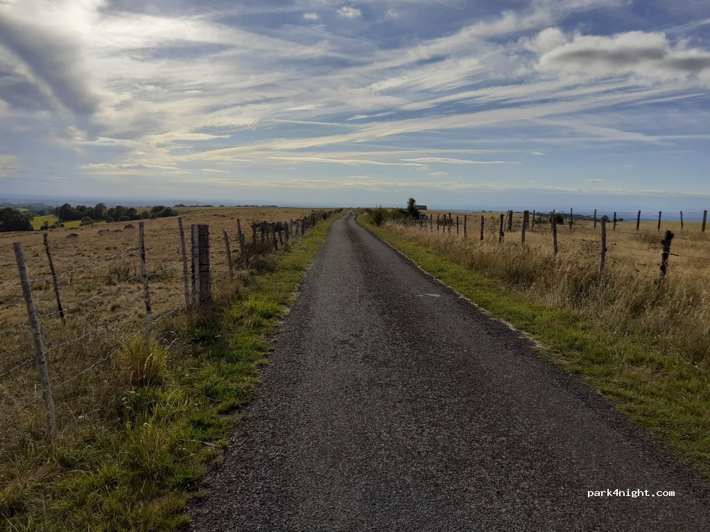 (15140) Saint-Bonnet-de-Salers - Unnamed Road — foto 3