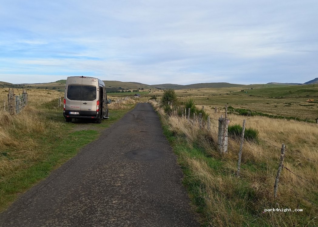 (15140) Saint-Bonnet-de-Salers - Unnamed Road — foto 4