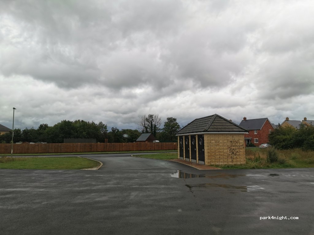 (OX18 1NA) Carterton - 109 Elmhurst Way — foto