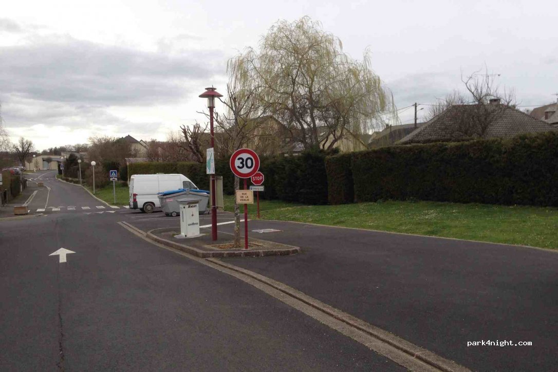 (15130) Sansac-de-Marmiesse - Rue de la Vidalie — foto