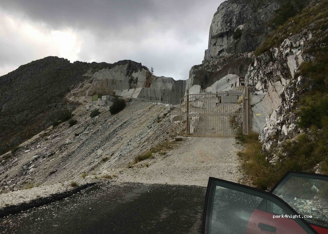 (54100) Pian della Fioba MS - Via dei Colli — foto