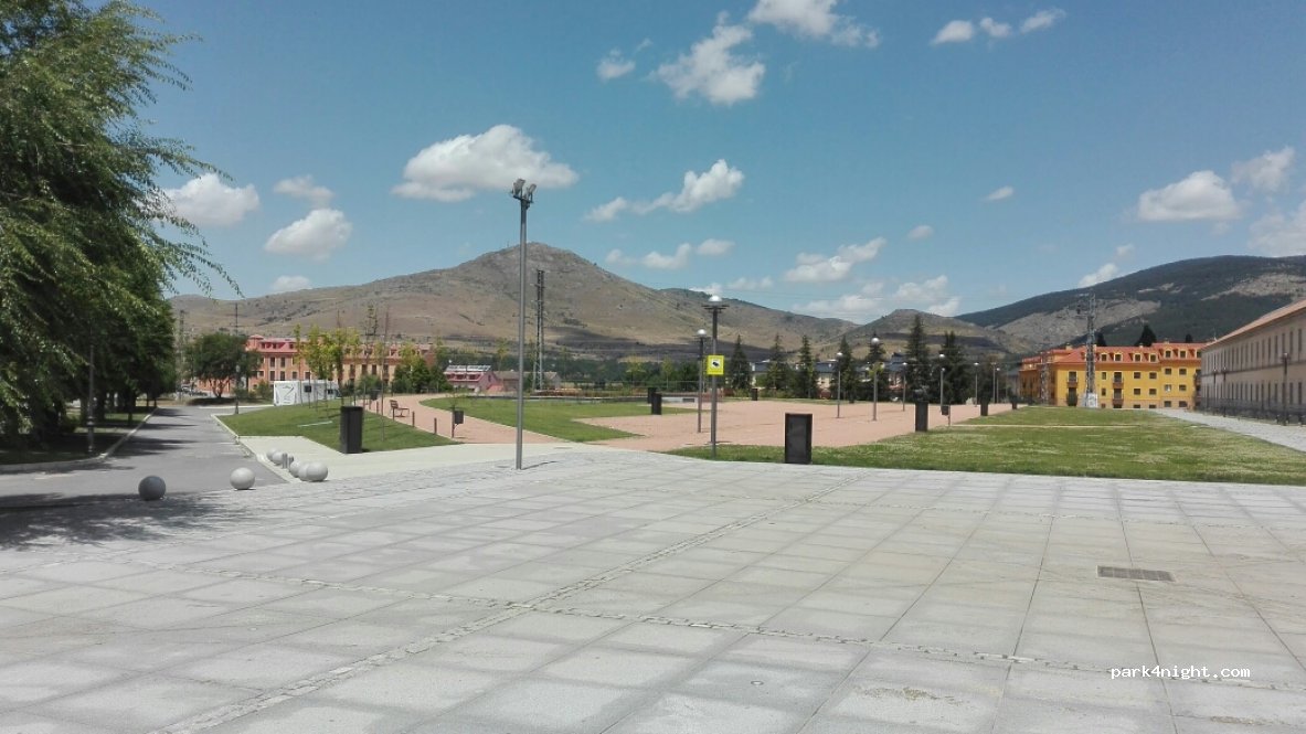 (40100) La Granja de San Ildefonso - 13 Paseo Hospital — foto