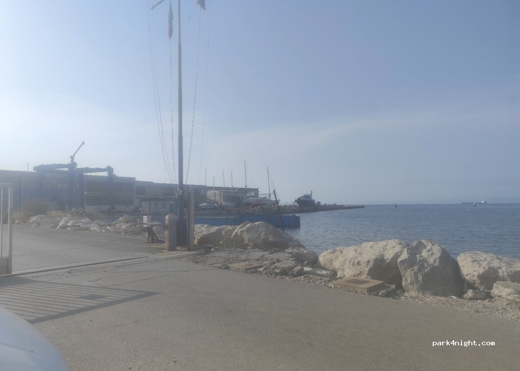 (6310) izola - 23 Cankarjev drevored — foto 4