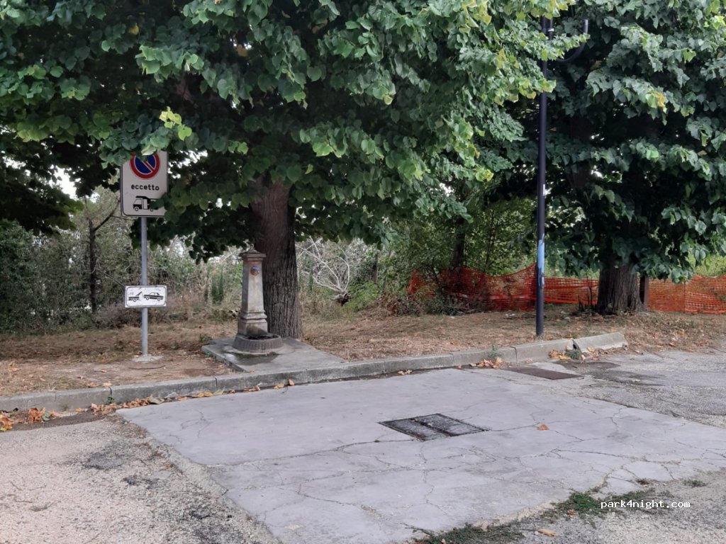 Area sosta camper Morrovalle — foto