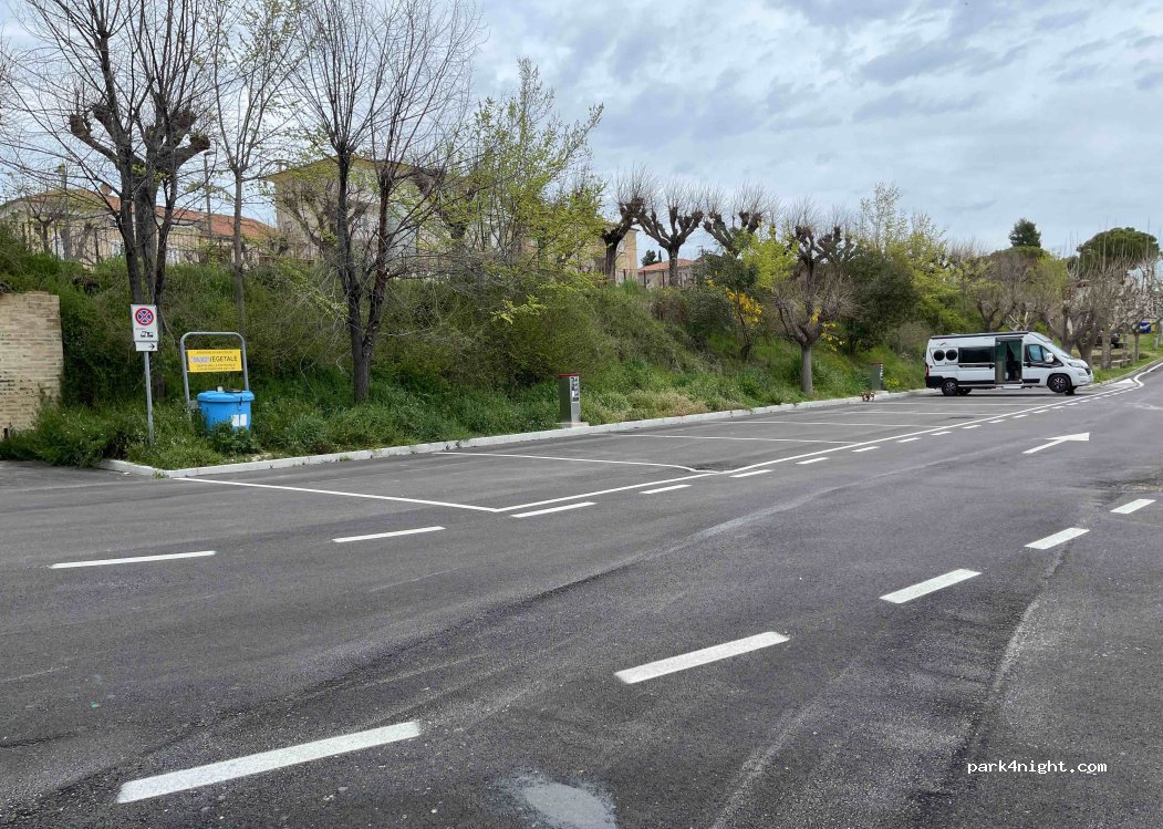 Area sosta camper Morrovalle — foto 2