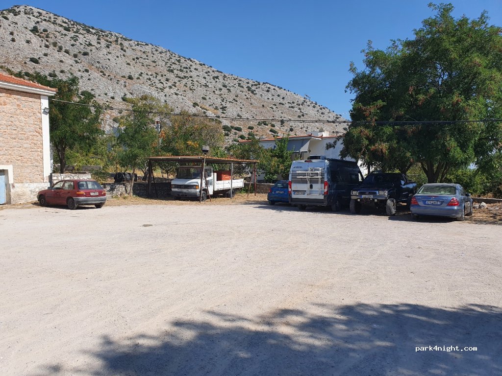 (823 00) Pitious - Isidorou — foto