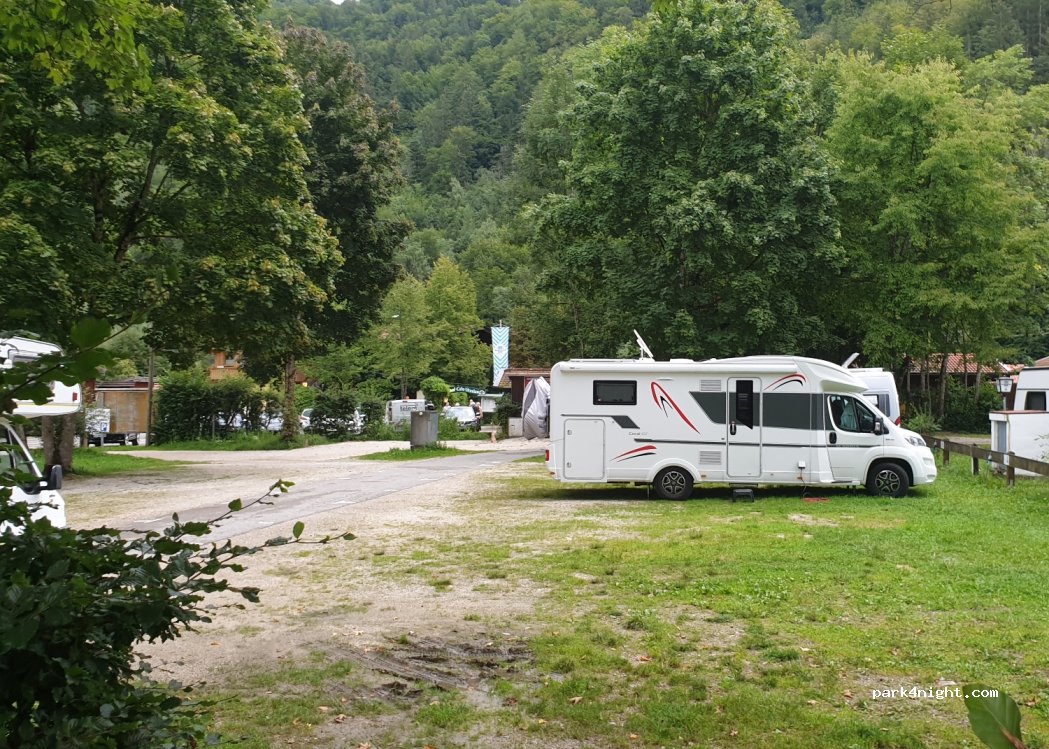 Wohnmobilstellplatz vor dem Campingplatz — foto 2