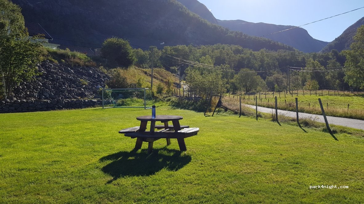 (6885) Årdalstangen - 18 Skulehusvegen — foto