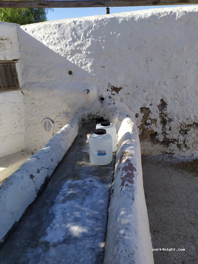 (04117) El Pozo de los Frailes - 74 Calle las Pocicas — foto