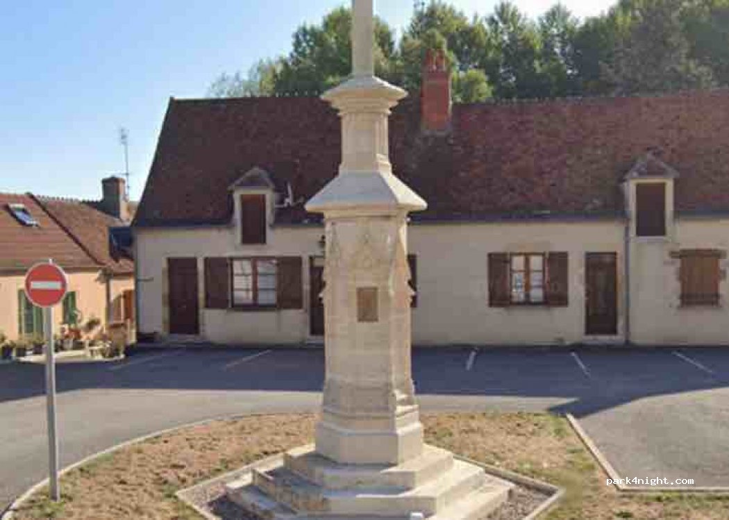 (18200) Ainay-le-Vieil - 7 Place de l'Église — foto 2