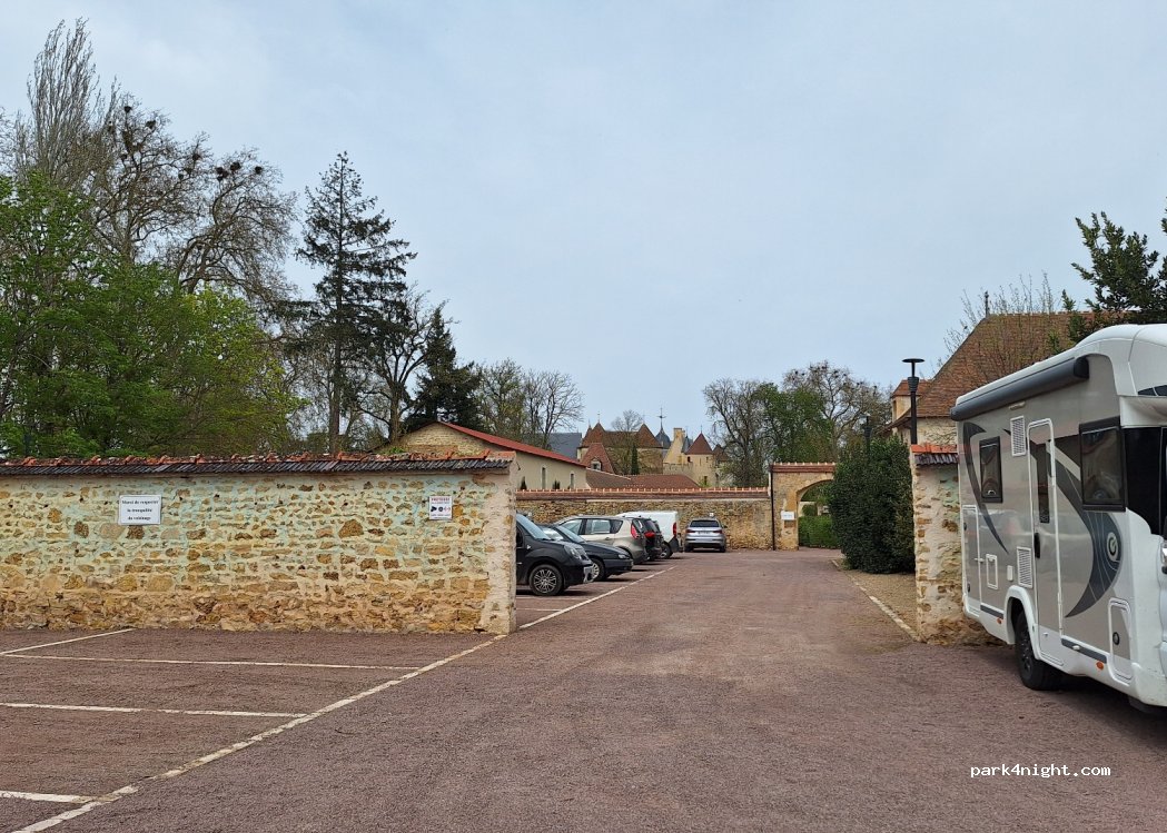 (18200) Ainay-le-Vieil - 7 Place de l'Église — foto 3