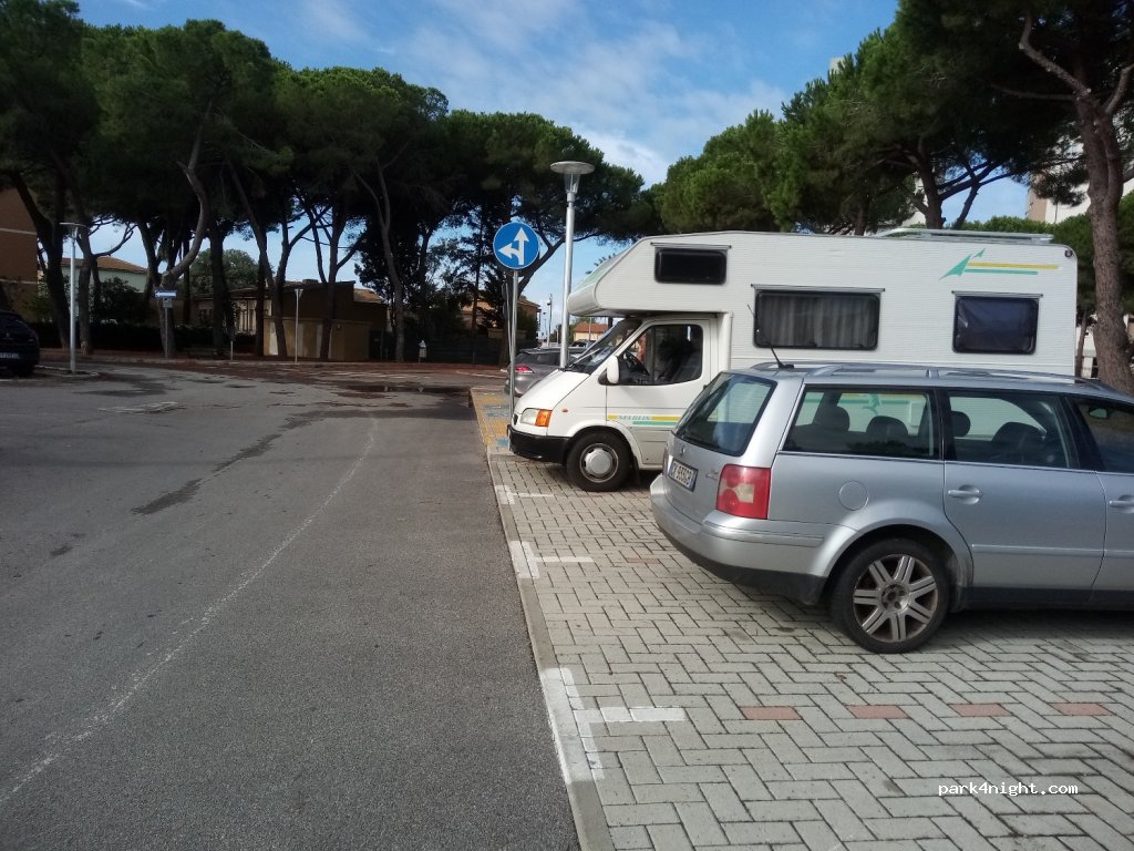 (58022) Follonica - 6 Via Apuania — foto