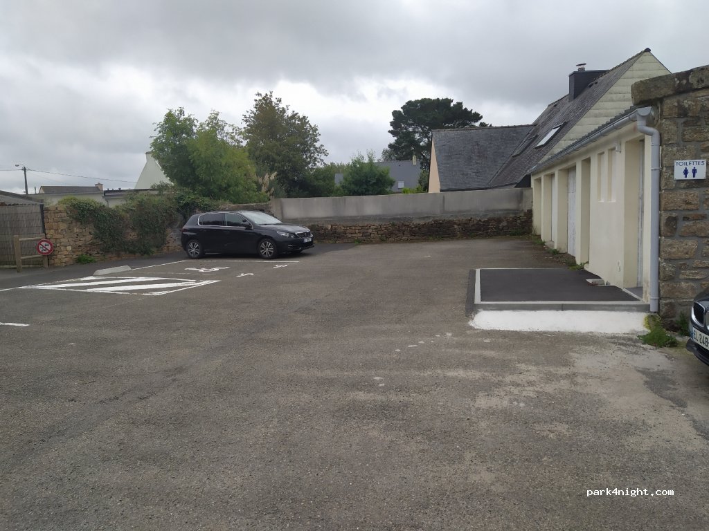 (29860) Plouvien - 1 Place de la Mairie — foto
