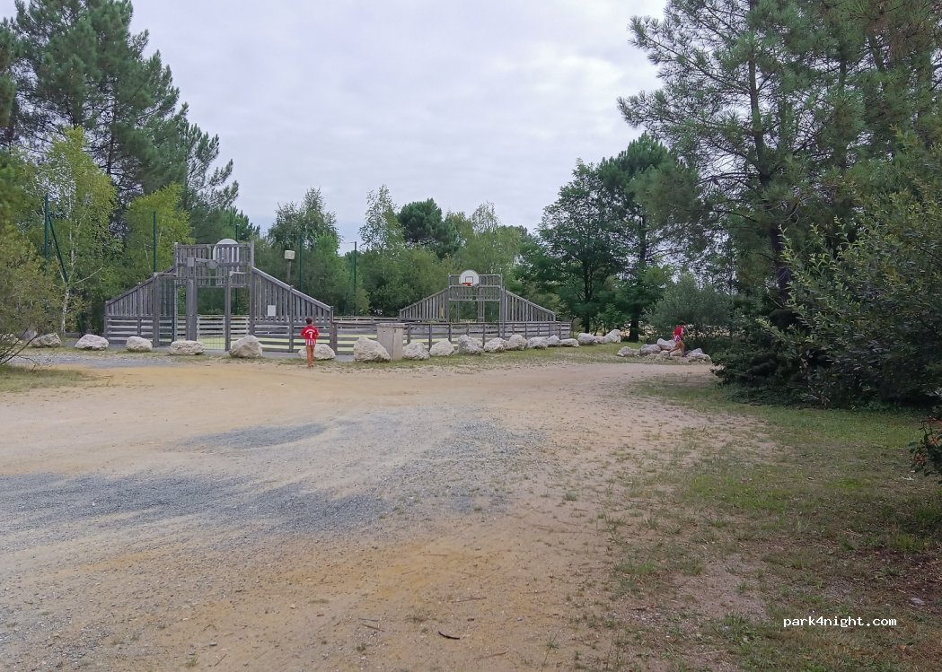 (17130) Montendre - Unnamed Road — foto 2