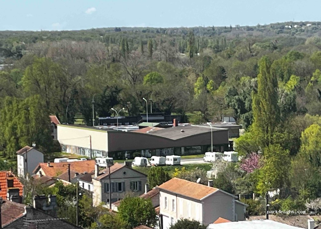 (16000) Angoulême - Rue des Îles — foto 2