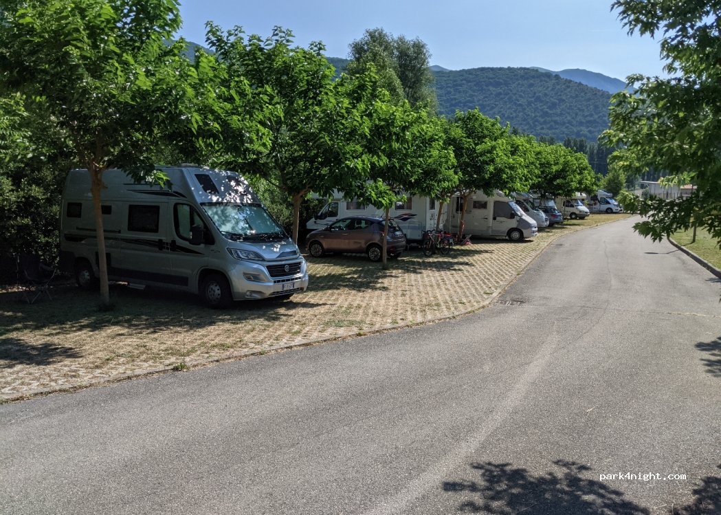 Area Camper attrezzata Al Ponte — foto