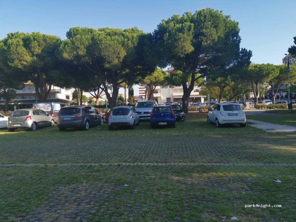 (33054) Lignano Sabbiadoro - 18 Viale Europa — foto