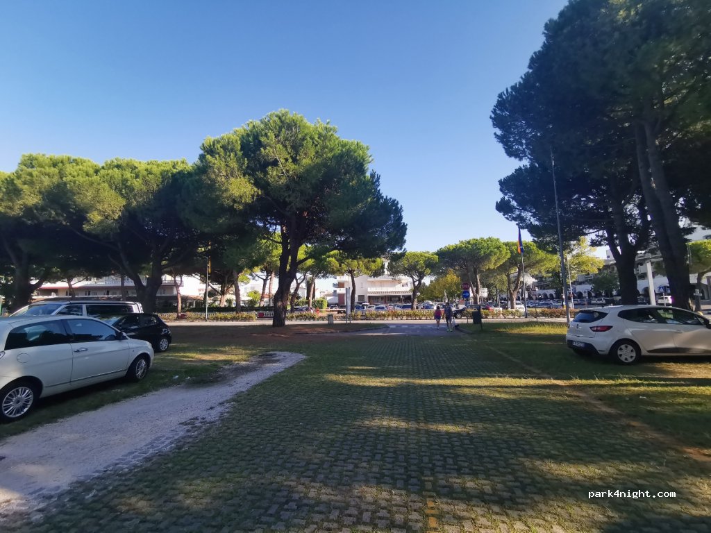 (33054) Lignano Sabbiadoro - 18 Viale Europa — foto 2
