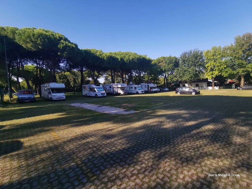 (33054) Lignano Sabbiadoro - 18 Viale Europa — foto 3