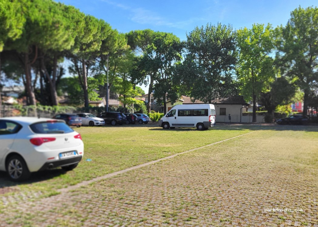 (33054) Lignano Sabbiadoro - 18 Viale Europa — foto 5
