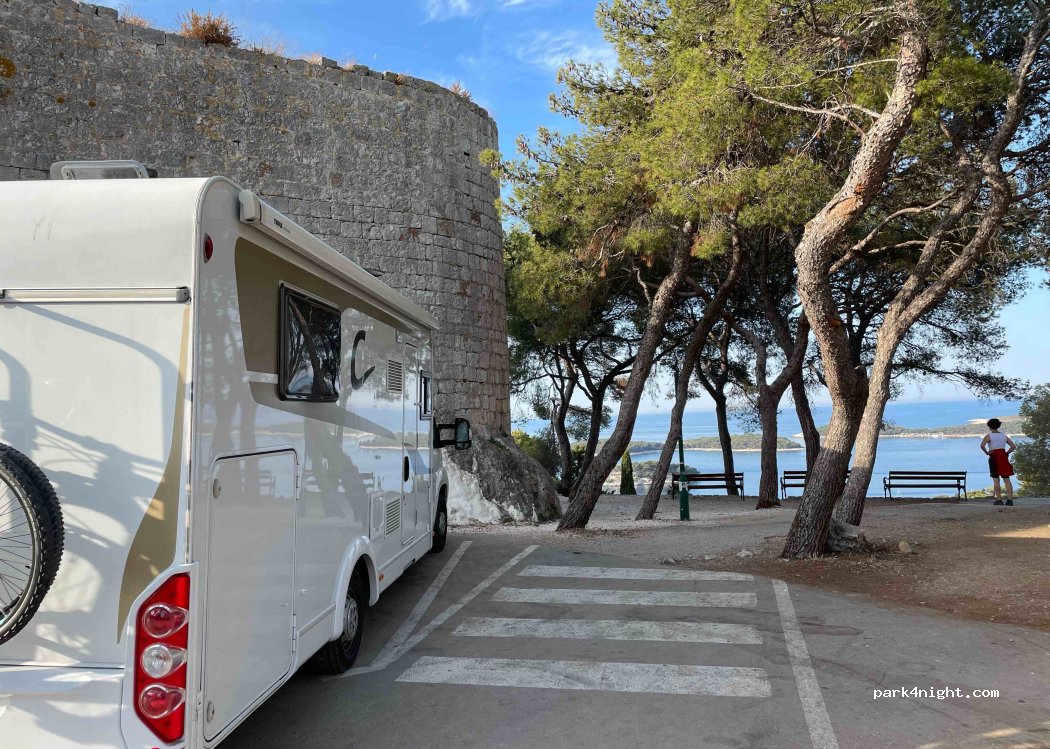 (21450) Hvar - 80 Ulica Biskupa Jurja Dubokovica — foto 3