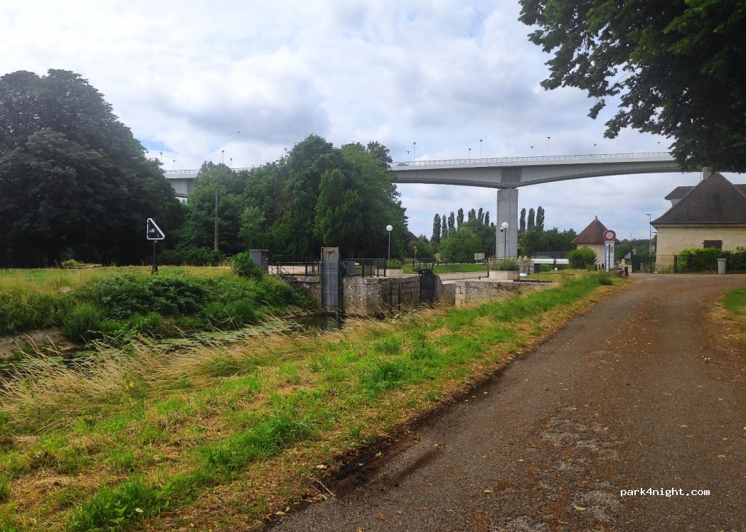 (39100) Dole - 78 Chemin du Canal du Rhône au Rhin — foto 2
