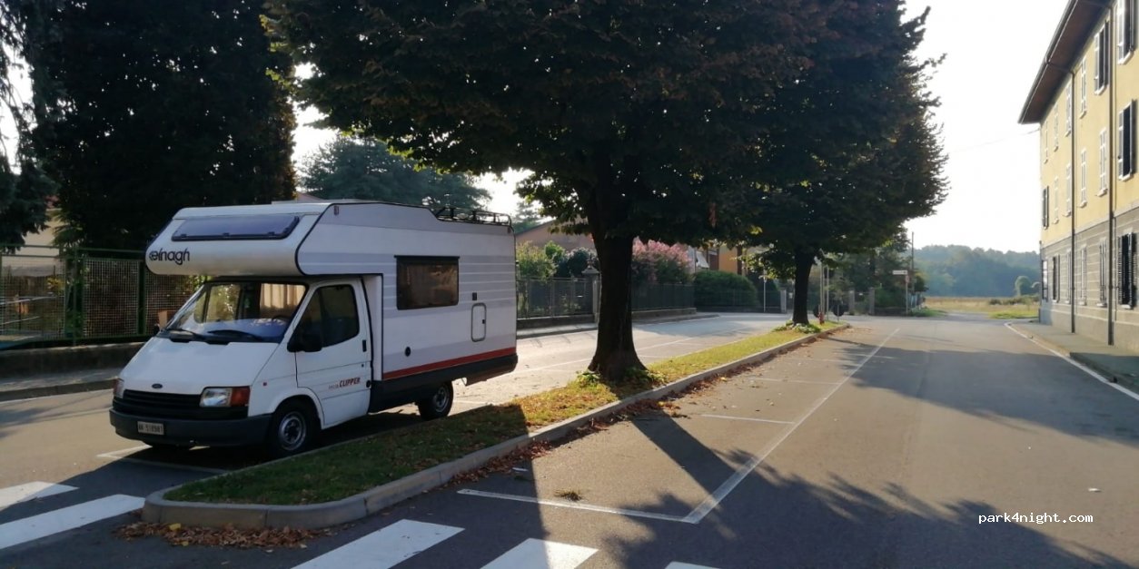 (21019) Somma lombardo - 5 Piazza Visconti Ermes — foto