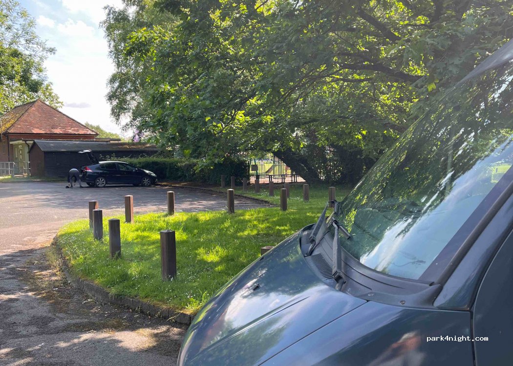 (TW20 0YX) Englefield Green - The Green — foto 2