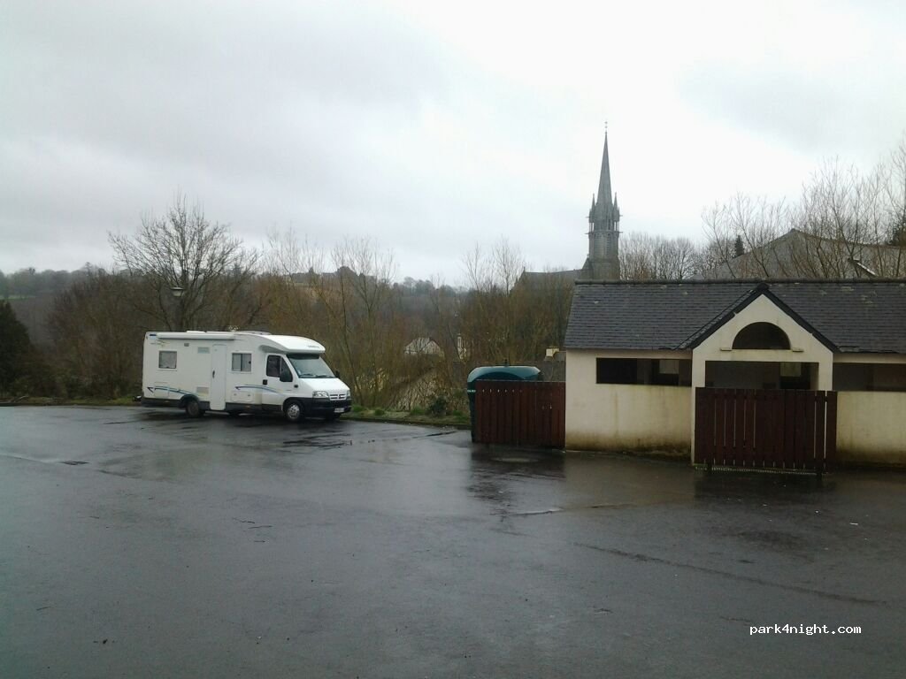 (29520) Châteauneuf-du-Faou - 15 Place du Marché — foto