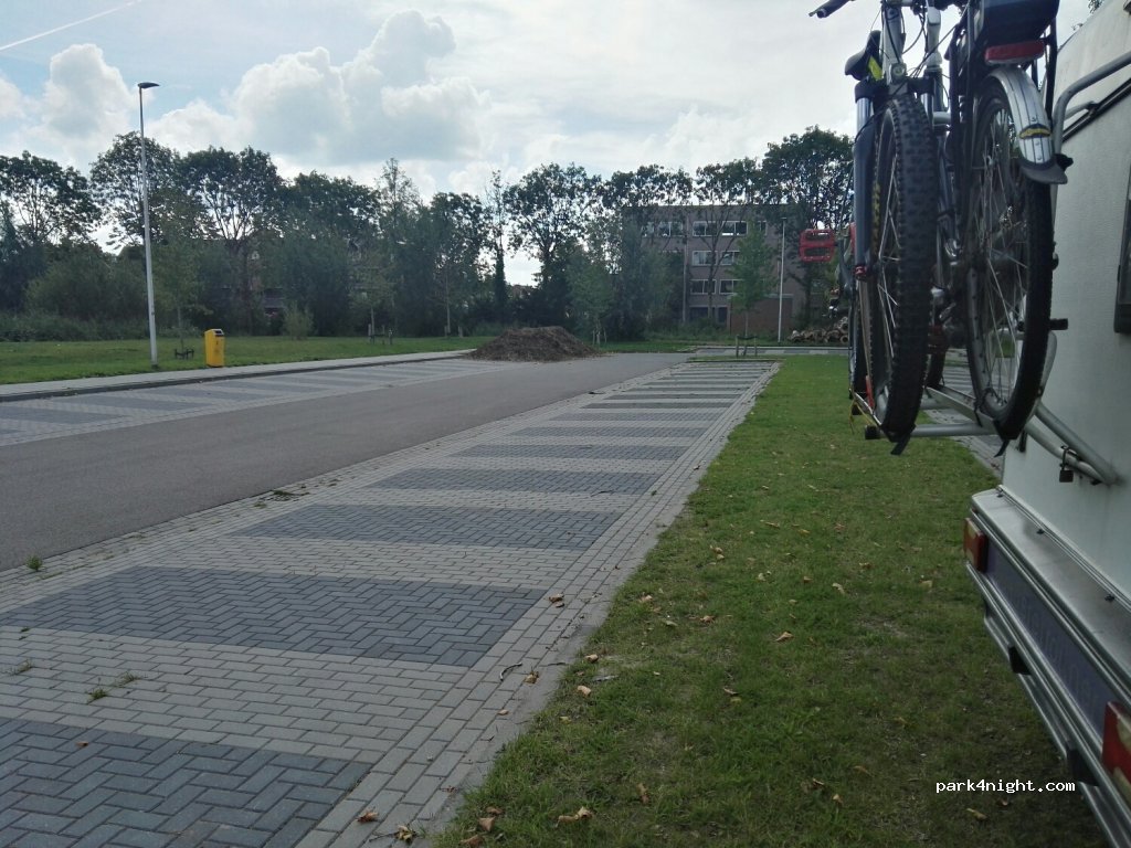 (4133 NA) Vianen - 1 Westelijke Parallelweg — foto