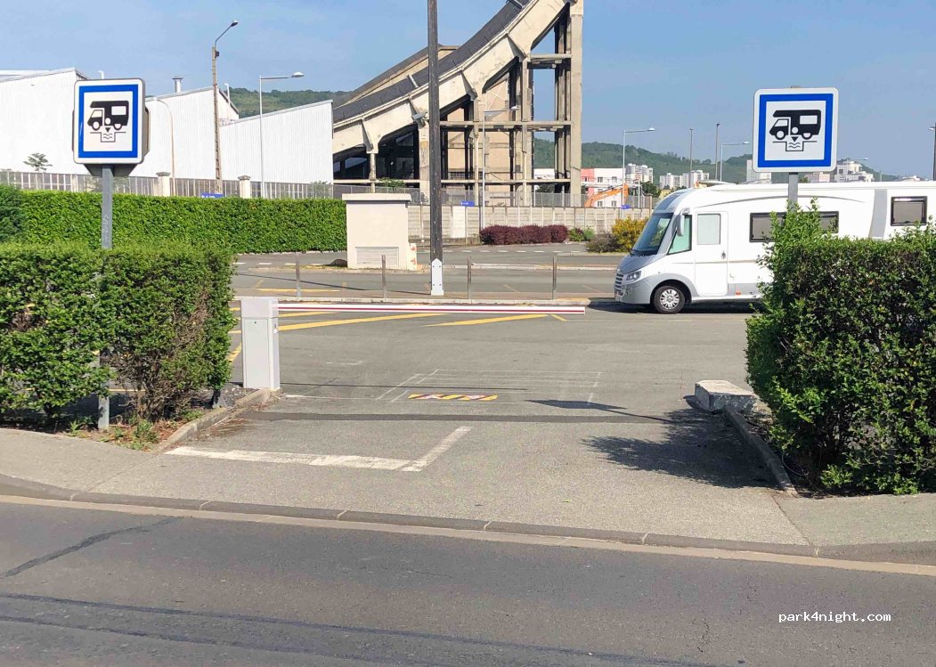 Aire camping-car Clermont-Ferrand Les Pistes — foto