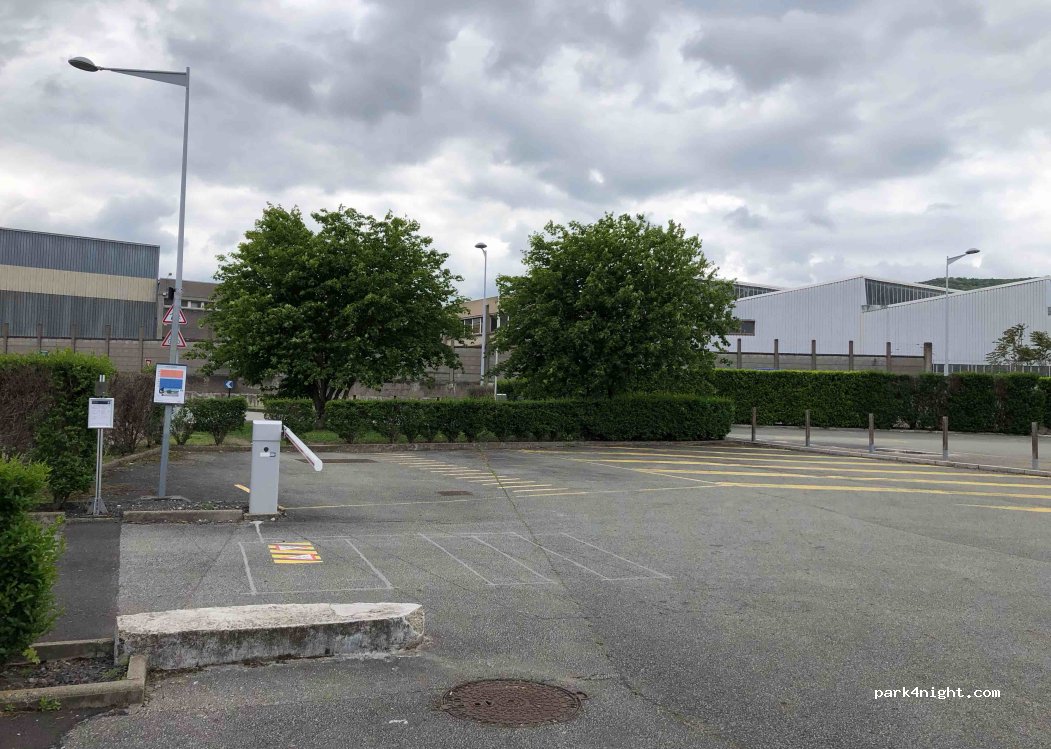 Aire camping-car Clermont-Ferrand Les Pistes — foto 2